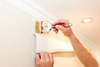 Pose de papier peint à Chemazé — revêtements muraux et toiles de verre